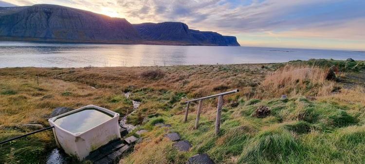 Kirkjubraut - Church Street Villa Talknafjordur Exterior photo